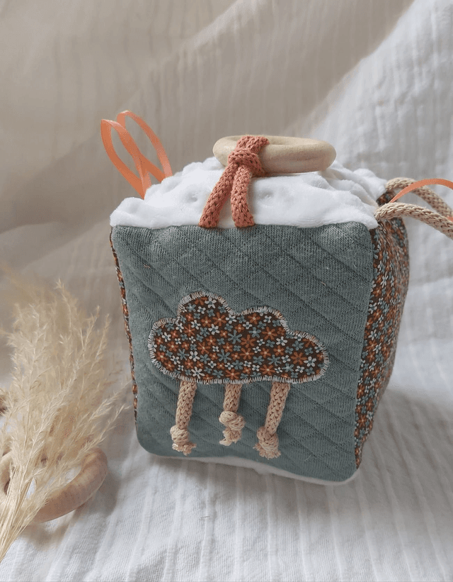 Cube d&#039;éveil nuage d&#039;été